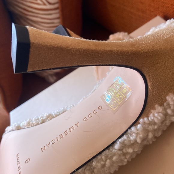 Good American cream Sherpa shoes - Picture 3 of 4